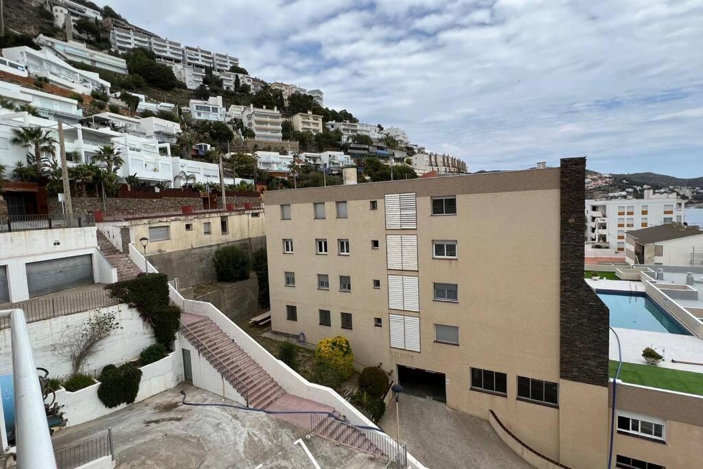 Apartamento Tres Habitaciones Con Vistas Al Mar En Ρόζες Εξωτερικό φωτογραφία