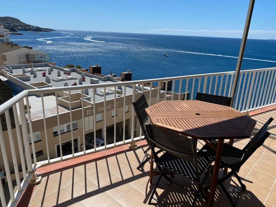 Apartamento Tres Habitaciones Con Vistas Al Mar En Ρόζες Εξωτερικό φωτογραφία