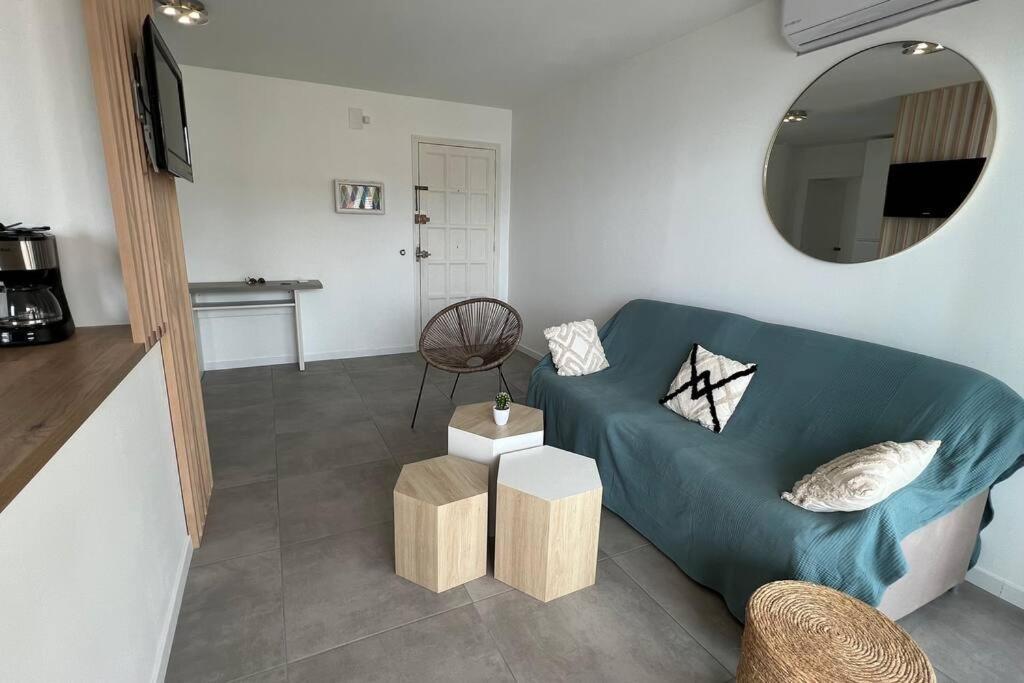 Apartamento Tres Habitaciones Con Vistas Al Mar En Ρόζες Εξωτερικό φωτογραφία