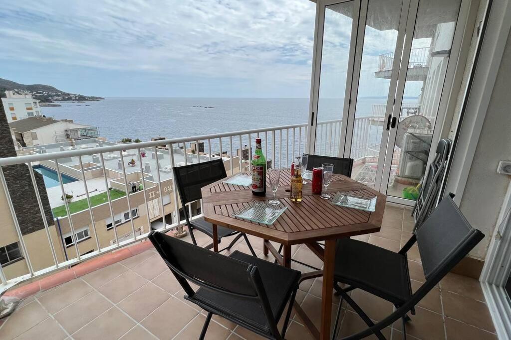 Apartamento Tres Habitaciones Con Vistas Al Mar En Ρόζες Εξωτερικό φωτογραφία