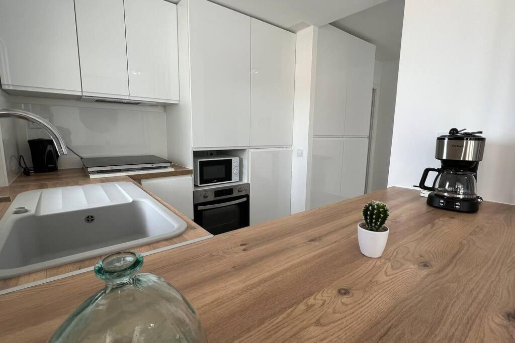 Apartamento Tres Habitaciones Con Vistas Al Mar En Ρόζες Εξωτερικό φωτογραφία