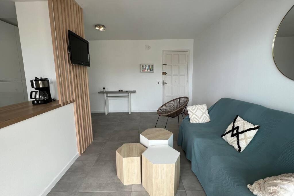 Apartamento Tres Habitaciones Con Vistas Al Mar En Ρόζες Εξωτερικό φωτογραφία