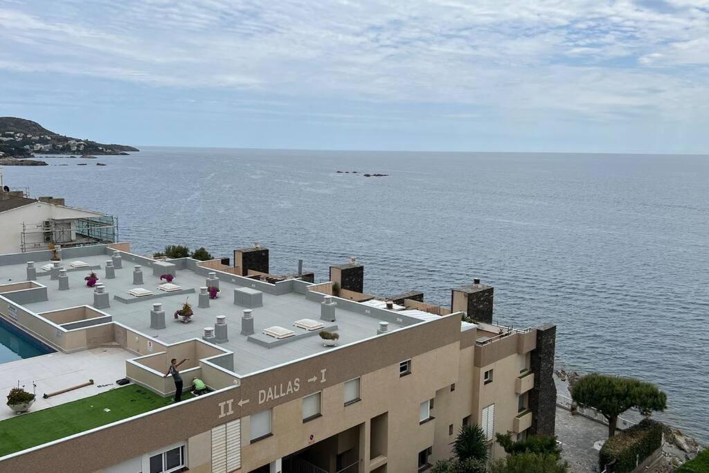 Apartamento Tres Habitaciones Con Vistas Al Mar En Ρόζες Εξωτερικό φωτογραφία